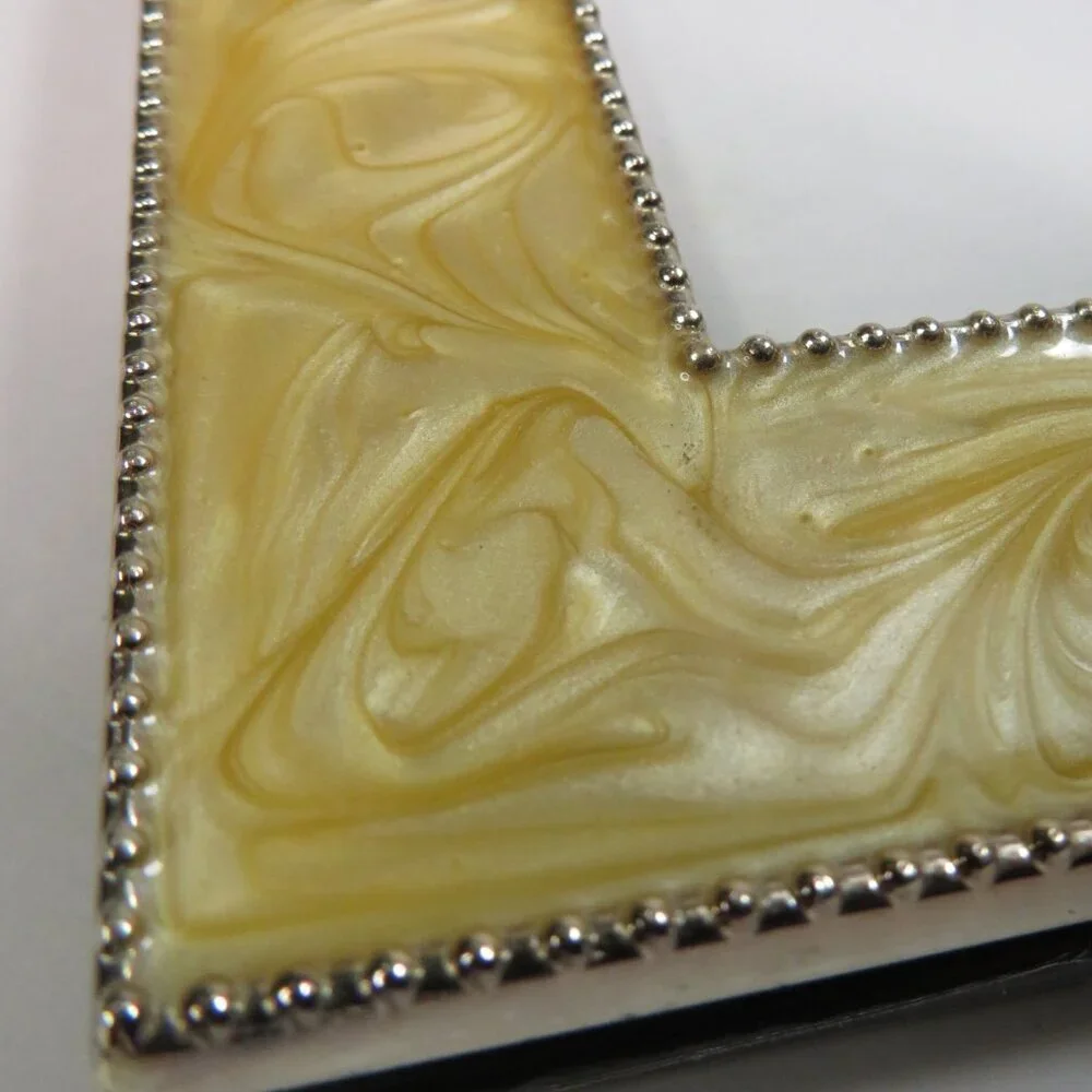 N/A marbled cream